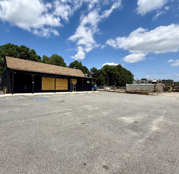 More Photos Of 5091 Forest Hill Ave, Richmond General Retail For Lease