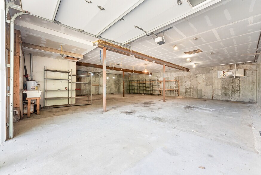More Photos Of 351 Scotts Run Rd, Maidsville Office Residential For Lease