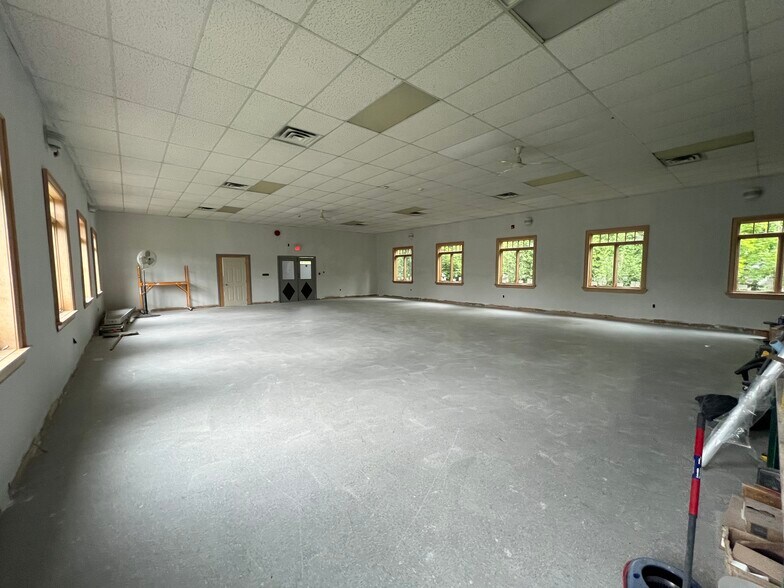 More Photos Of 43 Main St S, Milton Freestanding For Sale