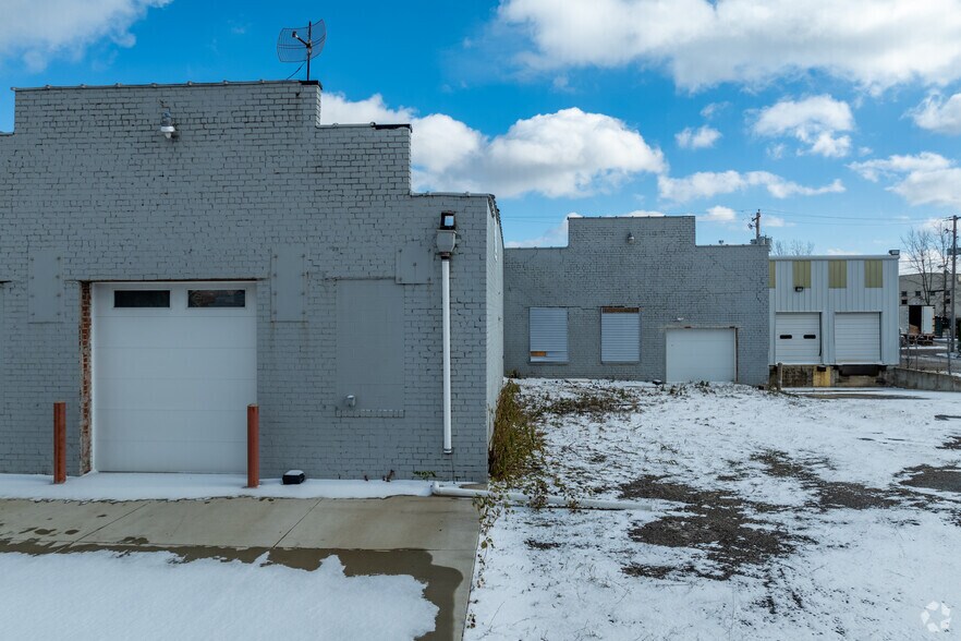 More Photos Of 400 Cherry Ave SE, Canton Manufacturing For Lease