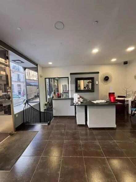 Primary Photo Of 29 Rue De L'Arcade, Paris Flex For Lease