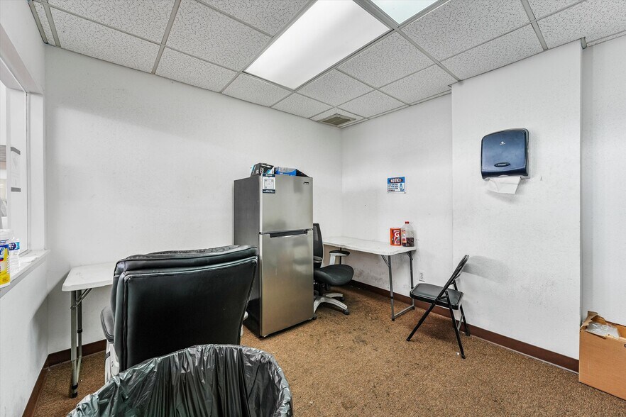 More Photos Of 15150 North Fwy, Houston Freestanding For Sale