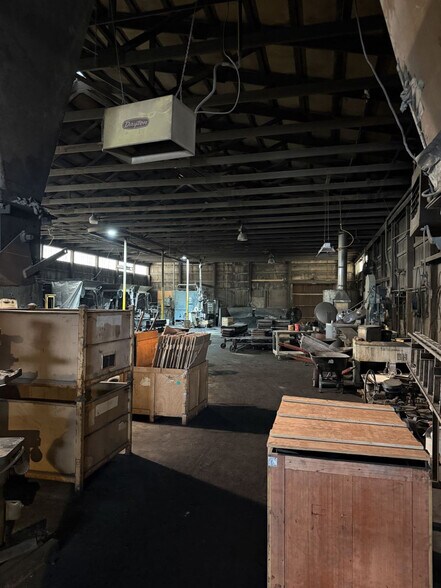 More Photos Of 510 W Burr Oak St, Centreville Manufacturing For Sale