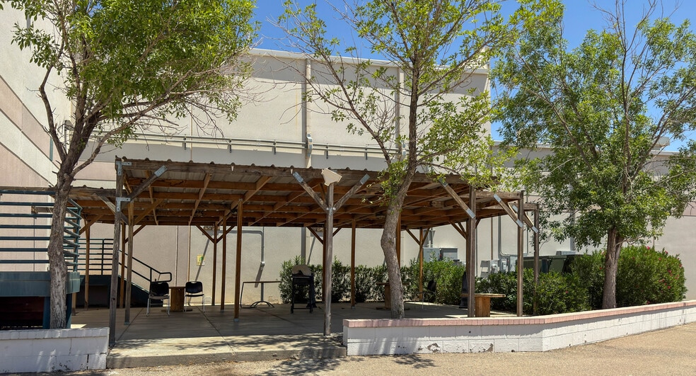 More Photos Of 10365 Railroad Dr, El Paso Warehouse For Lease