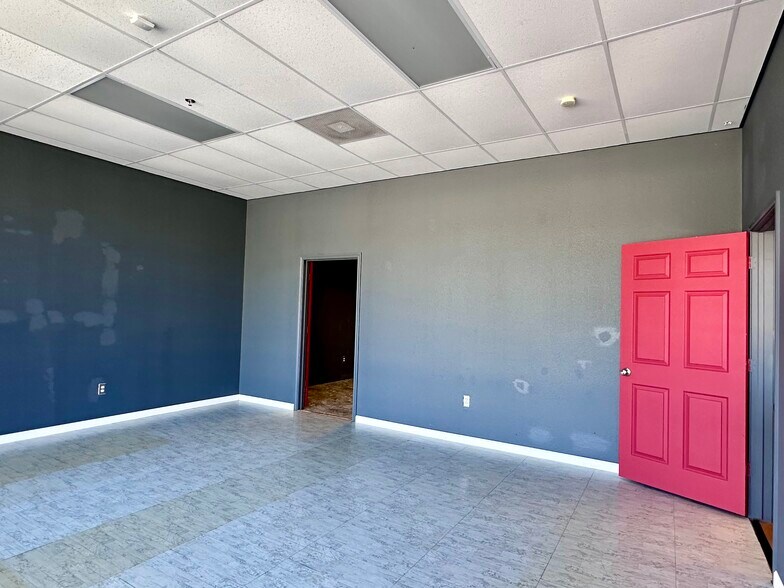 More Photos Of 8142 Shin Oak Dr, San Antonio Unknown For Lease