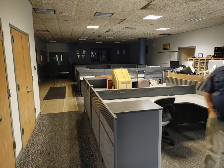 More Photos Of 2700 SW 13th St, Gainesville Office For Lease