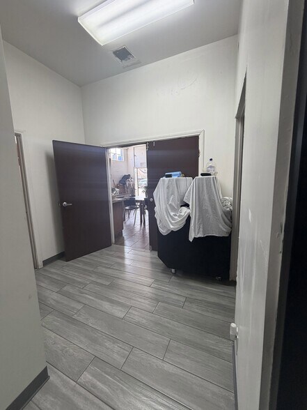 More Photos Of 1036 E Compton Blvd, Compton Storefront Retail Office For Lease