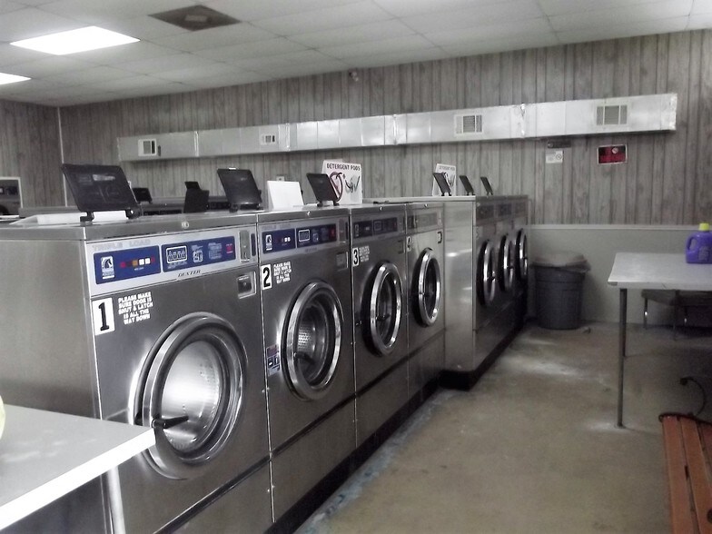 More Photos Of 3685 Highway 19, Huntsville Storefront Retail Residential For Sale