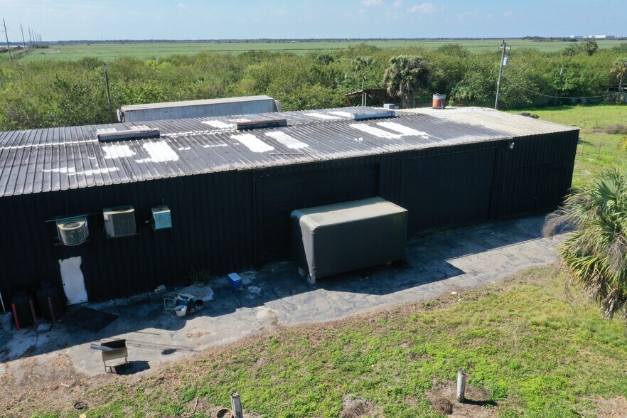 More Photos Of 9891-9915 W US HWY 27, Clewiston Flex For Sale