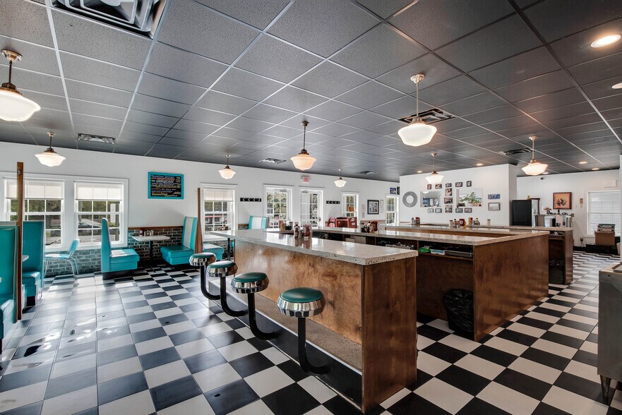 More Photos Of 787 Main St S, Woodbury Storefront Retail Office For Sale