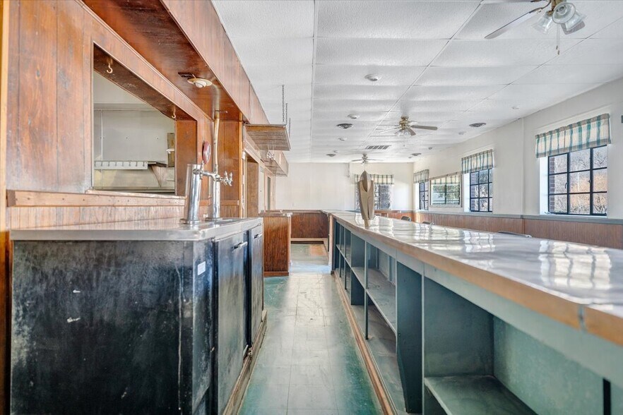 More Photos Of 630 Lowe St, Buchanan Restaurant For Sale