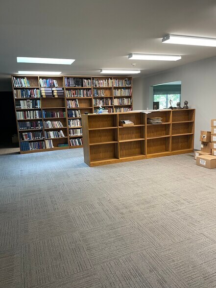 More Photos Of 600 West Street NE, Cedar Springs Office For Lease