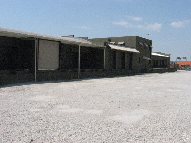 More Photos Of 806 Genessee St, Kansas City Warehouse For Lease
