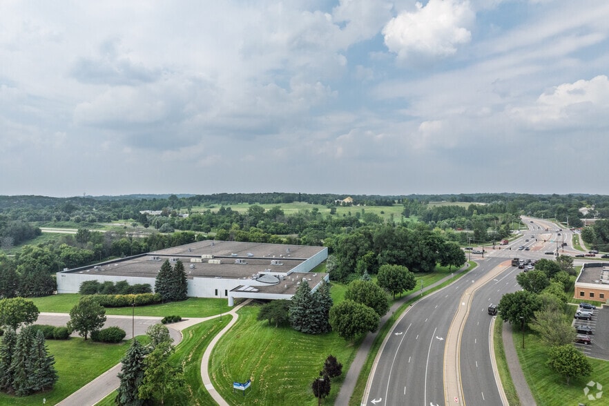 More Photos Of 1000 Park Rd, Chanhassen Manufacturing For Lease