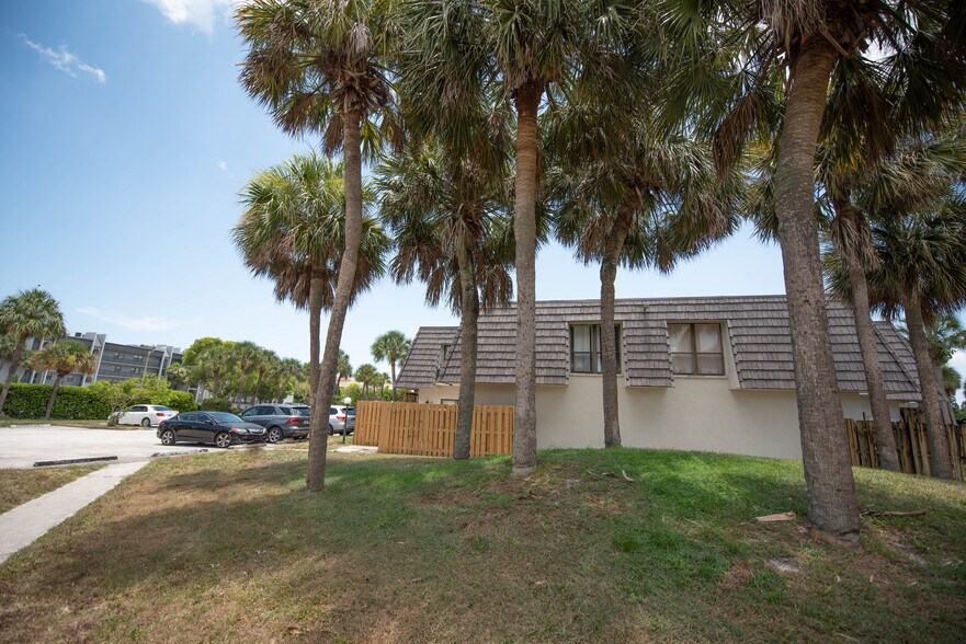 More Photos Of 1801 N Congress Ave, West Palm Beach Apartments For Sale