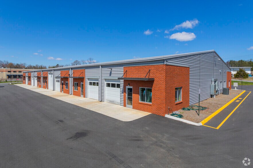 More Photos Of 25 Centreport Pky, Stafford Flex For Lease