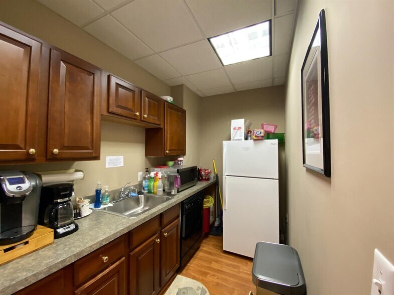 More Photos Of 131-137 Keveling Dr, Saline Medical For Sale