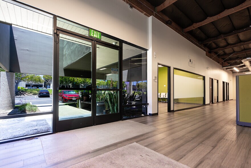 More Photos Of 6675 Mesa Ridge Rd, San Diego Office For Lease