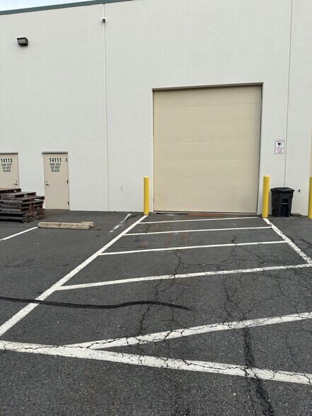 More Photos Of 14101-14121 Mariah Ct, Chantilly Light Manufacturing For Lease