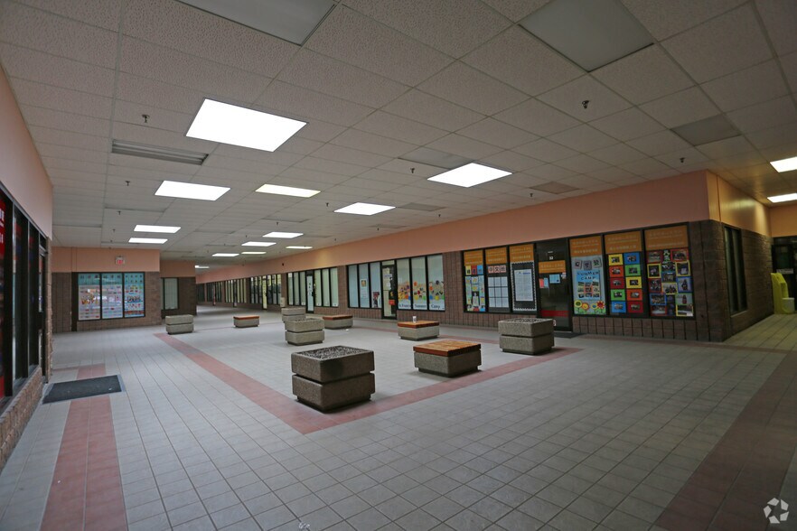 More Photos Of 155 E Beaver Creek Rd, Richmond Hill Office For Sale