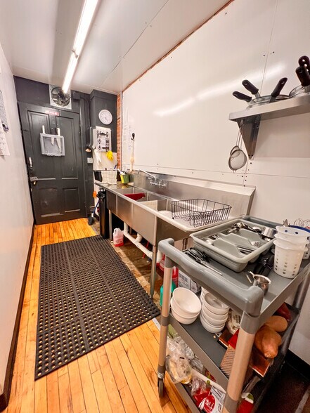 More Photos Of 201 N Main St, Elkader Flex For Sale