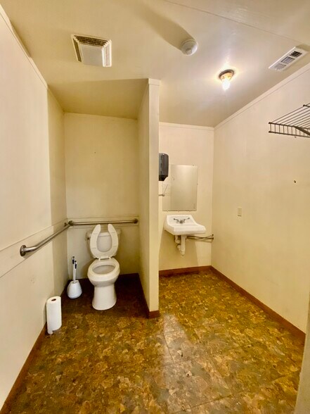 More Photos Of 6556-6560 Westwood Blvd, Beaumont Light Manufacturing For Lease