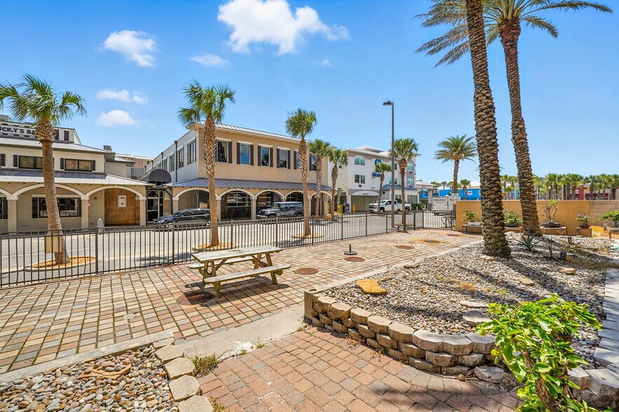 More Photos Of 320 1st St N, Jacksonville Beach Office Residential For Lease