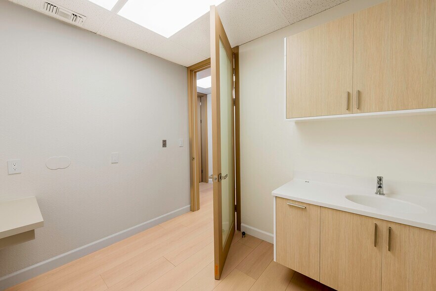 More Photos Of 500 Alamitos Ave, Long Beach Medical For Lease