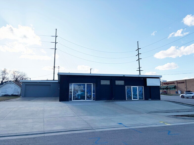 More Photos Of 301 W State Blvd, Fort Wayne Freestanding For Sale