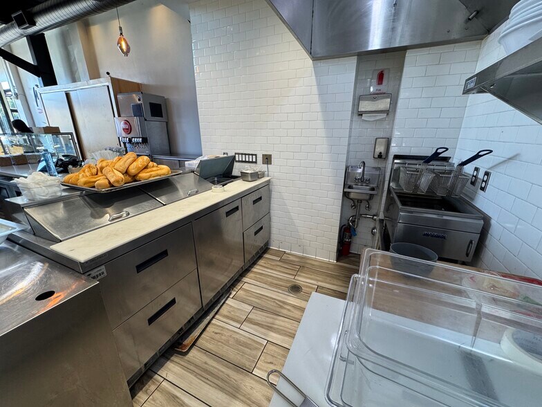 More Photos Of 7501-7505 W Sunset Blvd, Los Angeles Restaurant For Lease