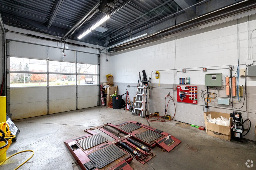 More Photos Of 7479 Egan Dr, Savage Auto Repair For Sale