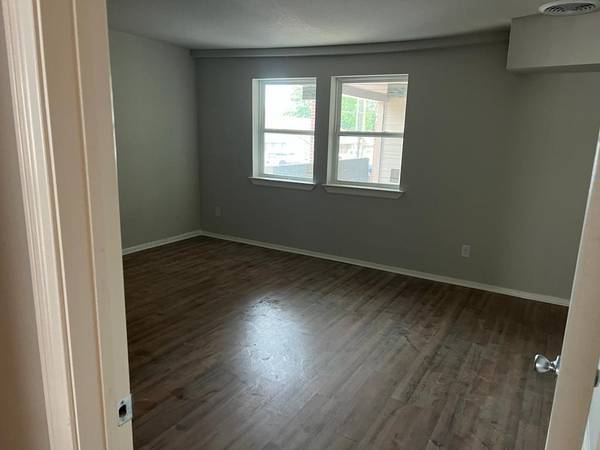 More Photos Of 409 W Main St, Whitesboro Apartments For Lease