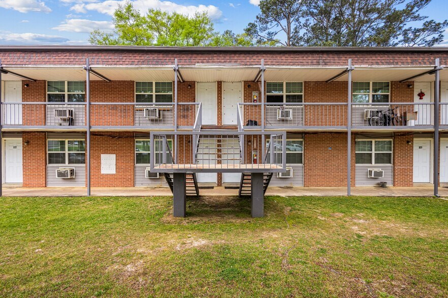 More Photos Of 210 Matthews Ave, Carrollton Apartments For Sale
