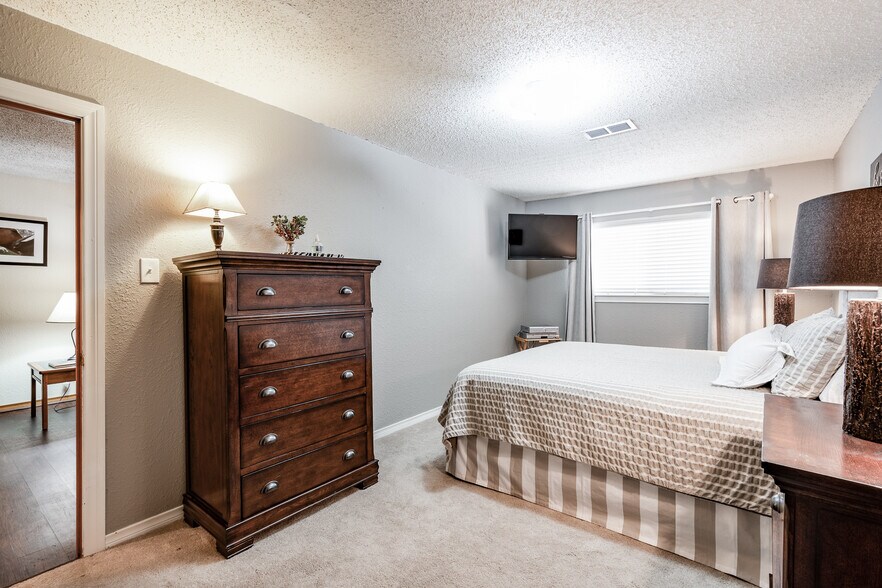 More Photos Of 16410 FM 1485 Rd, Conroe Veterinarian Kennel For Sale