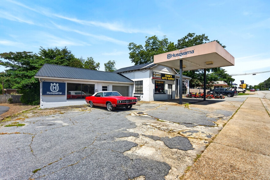 More Photos Of 217 Main St, Pine Mountain General Retail For Sale