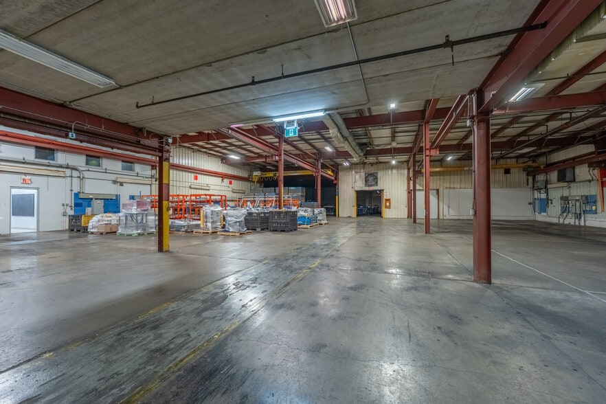 More Photos Of 396 Henry St, Brantford Manufacturing For Lease