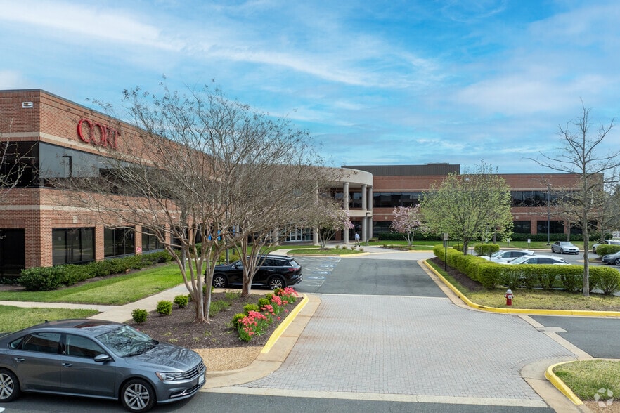Primary Photo Of 14850 Conference Center Dr, Chantilly Office For Lease