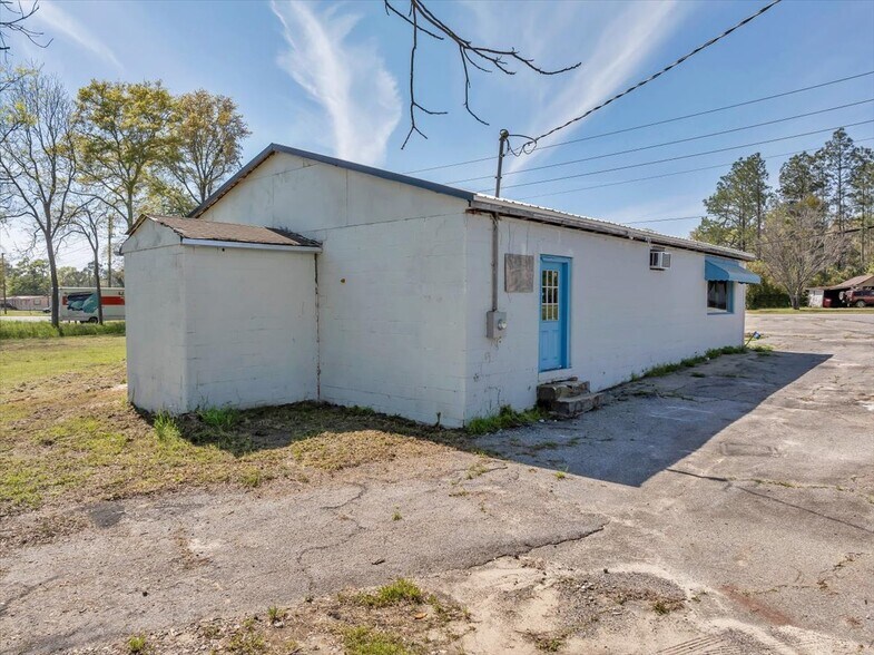 More Photos Of 131 S Jackson St, Hawkinsville Flex For Sale
