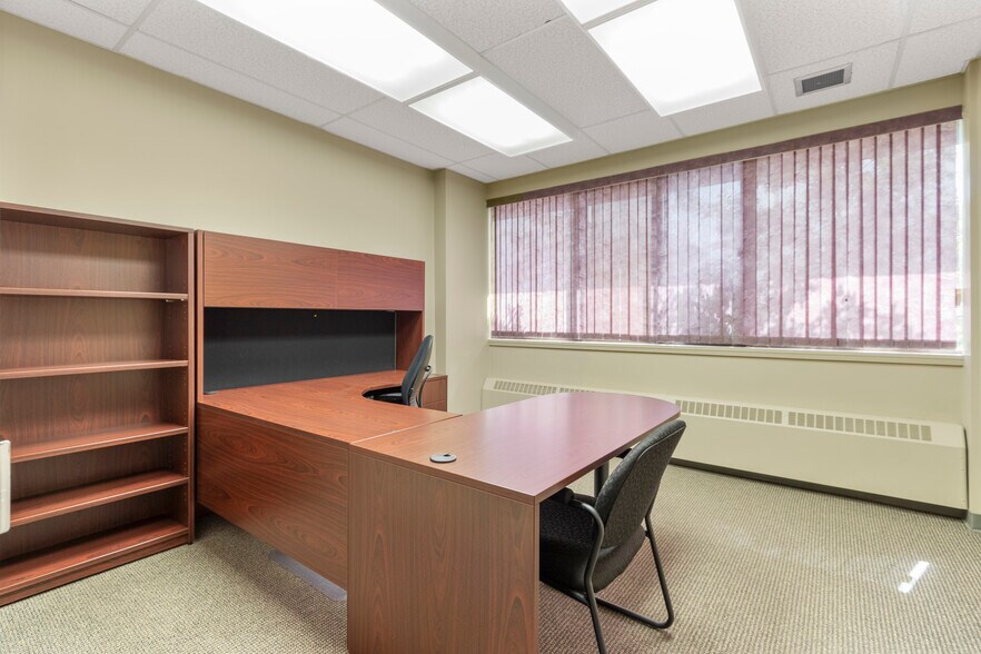 More Photos Of 5516 Industrial Rd, Rocky Rapids Office For Lease