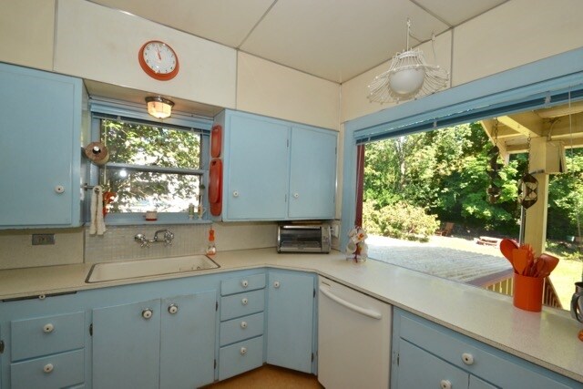 More Photos Of 2105 SE Ochoco St, Portland Office For Sale