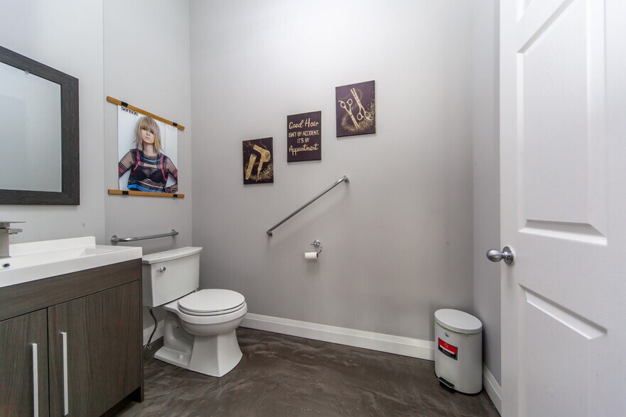 More Photos Of 250-300 Manitoba St, Toronto Apartments For Sale