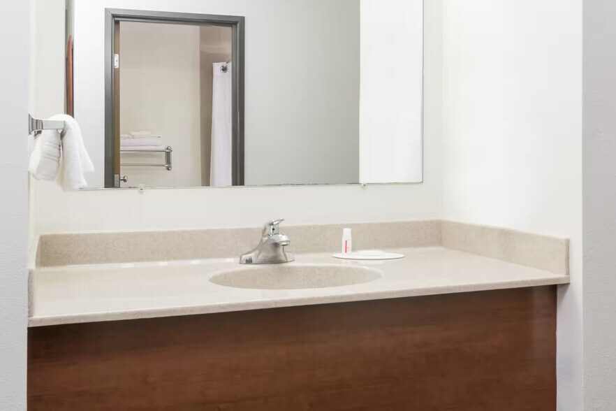 More Photos Of 3042 Silverberg Dr, Sidney Hotel For Sale