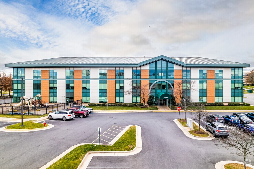 More Photos Of 19455 Deerfield Ave, Lansdowne Medical For Lease