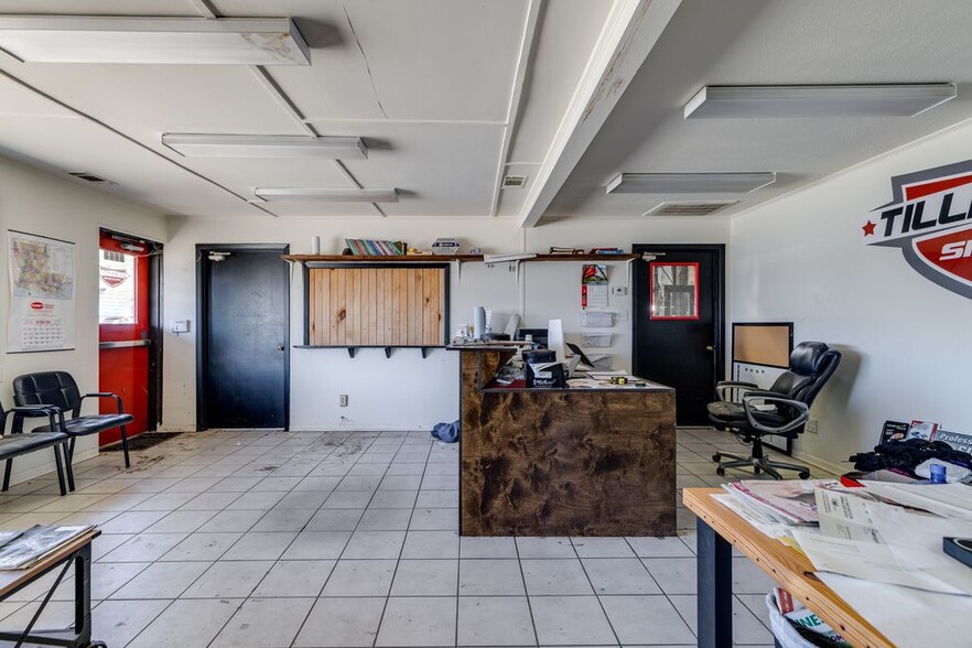 More Photos Of 1914 Cypress St, West Monroe Service For Sale