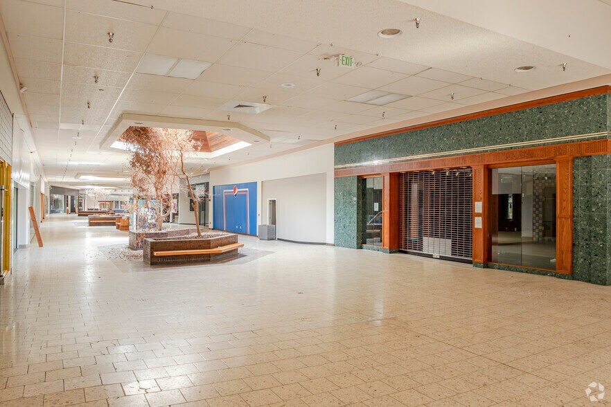 More Photos Of 901 & 1017 S BOONE ST, Aberdeen General Retail For Sale