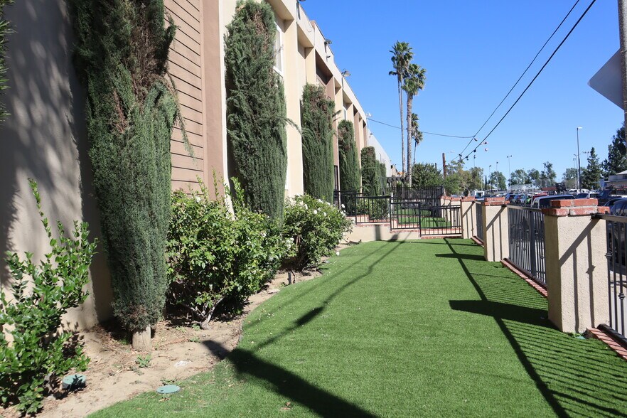 More Photos Of 21909 Lanark St, Canoga Park Apartments For Sale