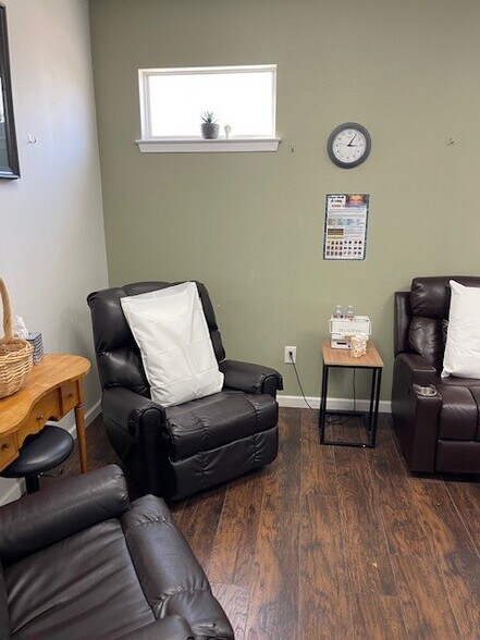 More Photos Of 215 North St, Denham Springs Office For Lease