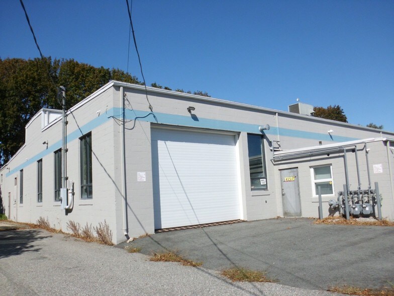More Photos Of 25 Westwood Ave, New London Warehouse For Sale