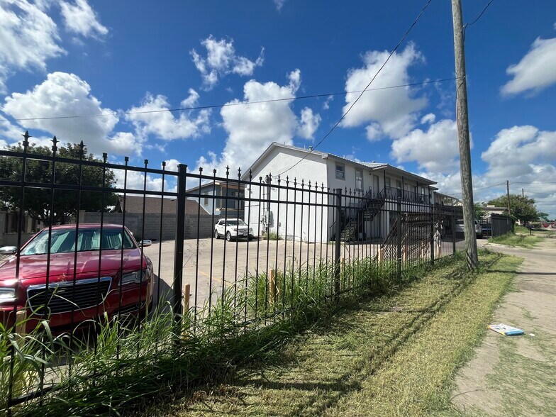 More Photos Of 1618 Flores Ave, Laredo Multifamily For Sale