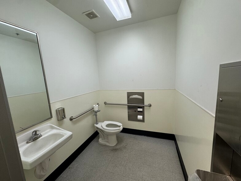 More Photos Of 30695 Hill St, Thousand Palms Warehouse For Lease